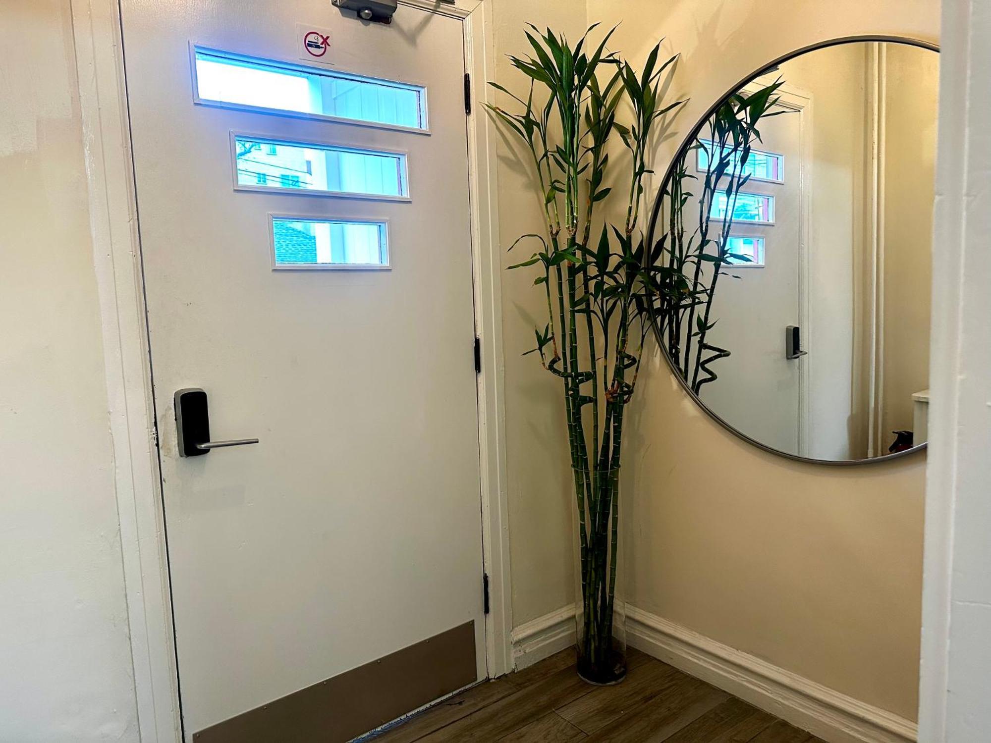 8-A Diamond In Yonkers, Ny Hotell Eksteriør bilde